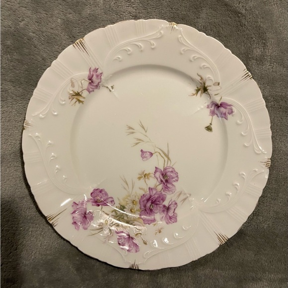 BRC fine china Chantilly pattern.  Beautiful plate.  Perfect for hanging. - Picture 1 of 9